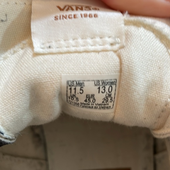 Vans men’s size 11.5 shoes in a denim and white color. - Picture 2 of 8